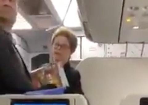 Vídeo: Dilma é hostilizada em voo e debocha: ’ótimo é o Bolsonaro, né?’