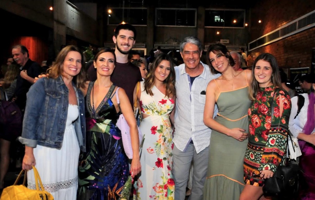 Fátima Bernardes recebe William Bonner e atual esposa em espetáculo de balé