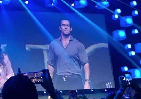 Henry Cavill aparece de surpresa na CCXP19 e fãs brasileiros 'surtam'