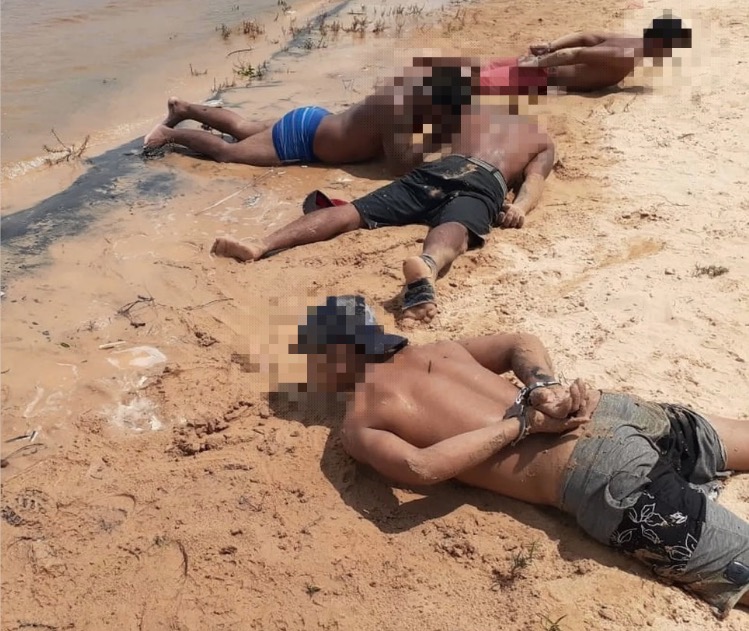 Quarteto é flagrado nu após suposto estupro coletivo em praia no Amazonas