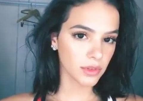 Bruna Marquezine ostenta 'frente e verso' de corpão em vídeo de biquíni