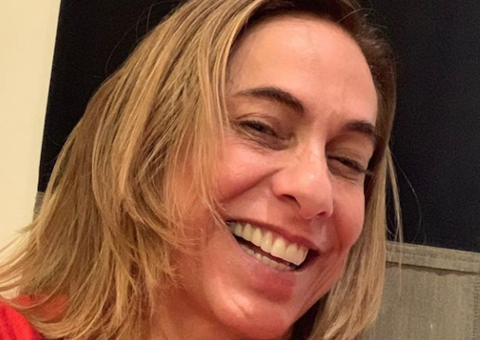 Cissa Guimarães é flagrada aos beijos com moreno misterioso 