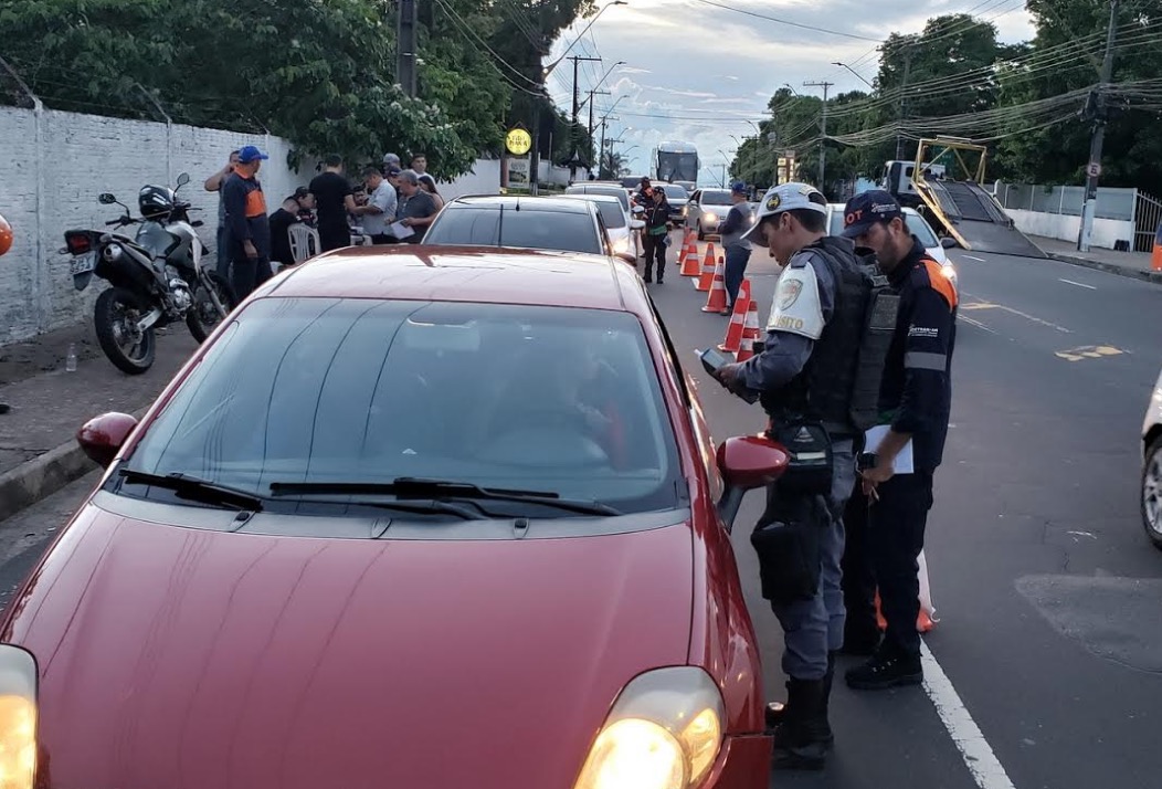 Motorista é preso e mais de 20 são flagrados dirigindo embriagados em Manaus 