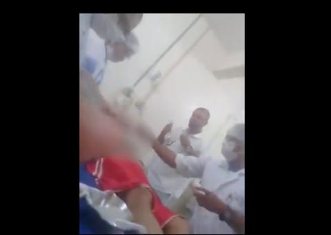 ‘Eu tava jantando’, diz médico irritado por atender paciente na hora da janta no Amazonas