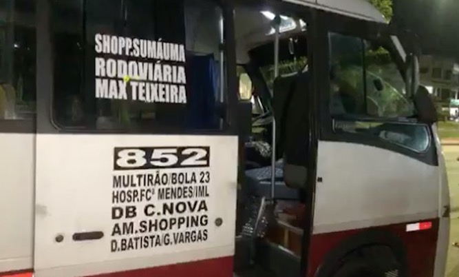 Assaltantes espancam e ameaçam de morte passageiros de coletivo em Manaus