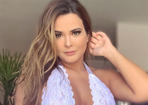 Algemada, Geisy Arruda 'joga' bumbum gigante na cara de seguidores 