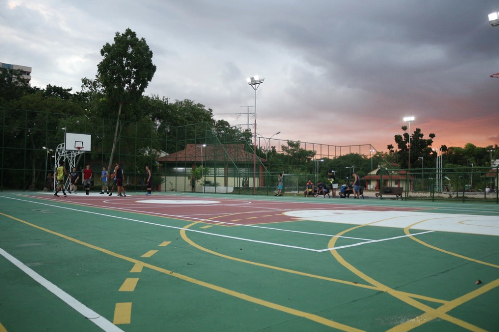 Quadras do Parque dos Bilhares são entregues reformadas em Manaus
