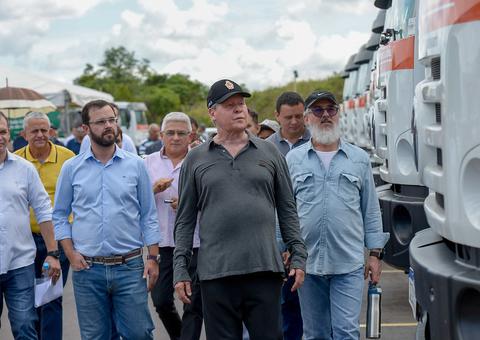 Frota de coleta de lixo ganha reforço de 11 carros novos em Manaus