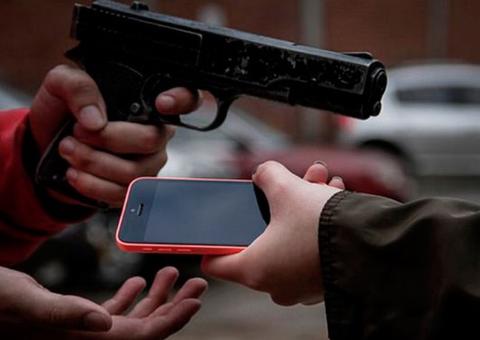 Com carro roubado, trio é preso suspeito de fazer arrastão em ruas de Manaus