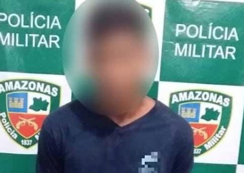 Com 'peixeira' e arma falsa, homem é preso após roubar drogaria em Manaus