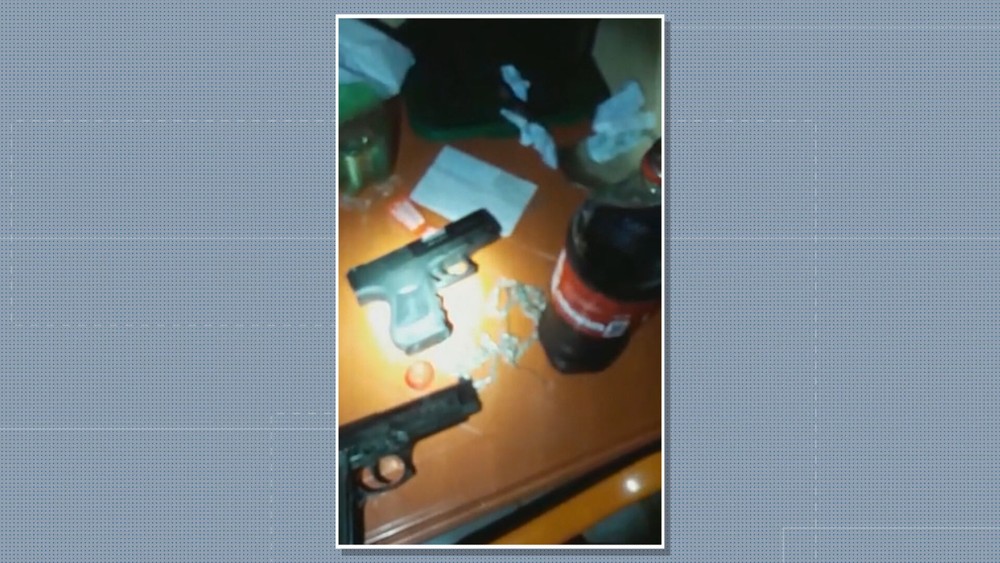 Grupo assalta motoboy mas é detido comendo pizza roubada