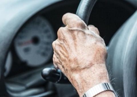 Idoso tenta matar companheira para que ela não fique com mais ninguém