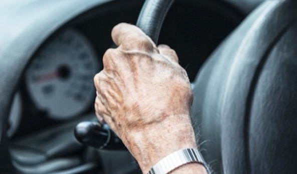 Idoso tenta matar companheira para que ela não fique com mais ninguém