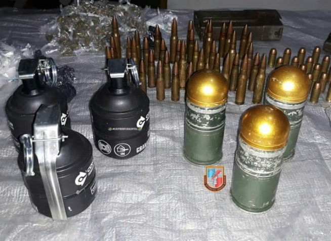 Em Manaus, homem é preso com arsenal de guerra escondido em casa