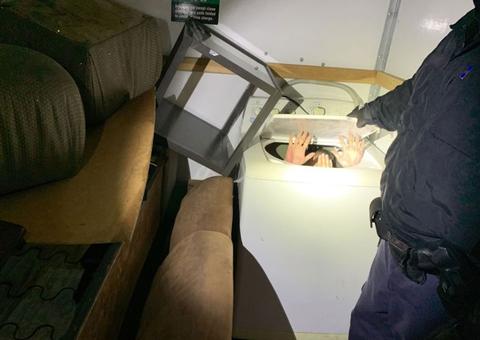 Chineses tentam entrar nos EUA escondidos em máquina de lavar