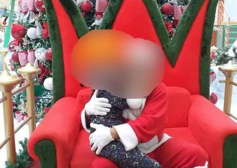 Papai Noel de shopping é denunciado por ter ficado excitado ao carregar criança