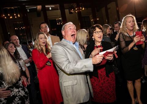 Imobiliária distribui US$ 10 milhões em bônus para funcionários