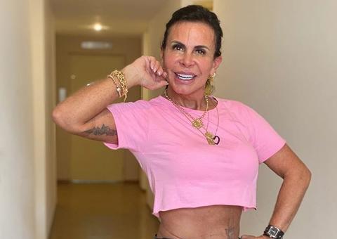 Umbigo de Gretchen desaparece após lipoaspiração e internautas ficam chocados 
