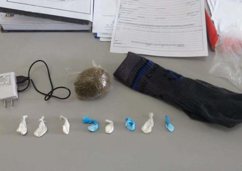 Polícia apreende entorpecentes na área externa da unidade prisional no Amazonas 