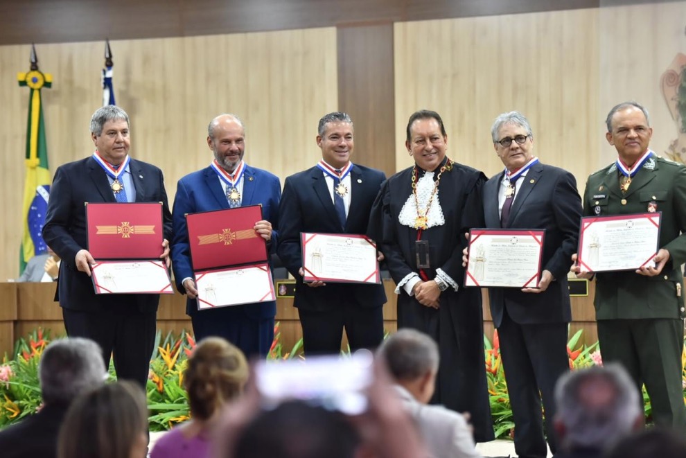 TJAM homenageia personalidades com Medalha do Mérito Judiciário em Manaus