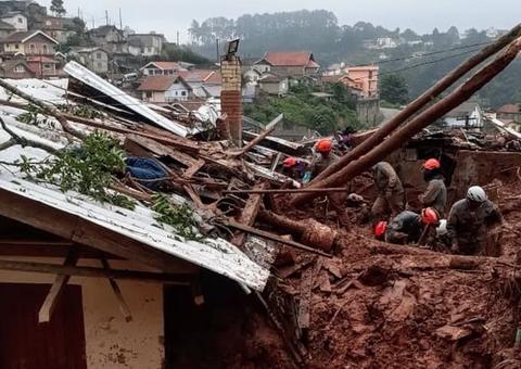 Bebê e dois irmãos de 5 e 13 anos morrem em deslizamento de terra em Campos do Jordão