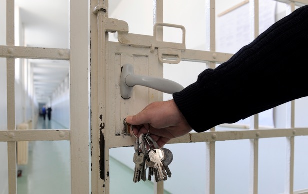 Entenda a diferença entre indulto e 'saída' de Natal