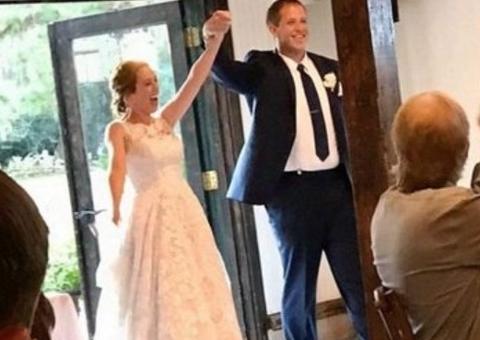 Em lua de mel, homem tem 80% do corpo queimado por vulcão na Nova Zelândia