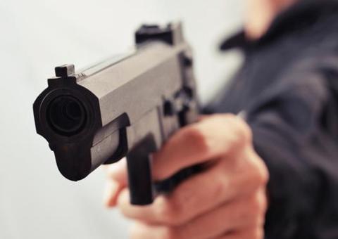 Marido flagra esposa e amante em motel e acaba assassinado com tiro no rosto