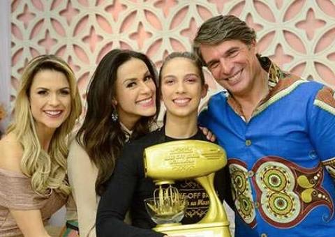 Karoline é a grande campeã do 'Bake Off Brasil: Mão na Massa'