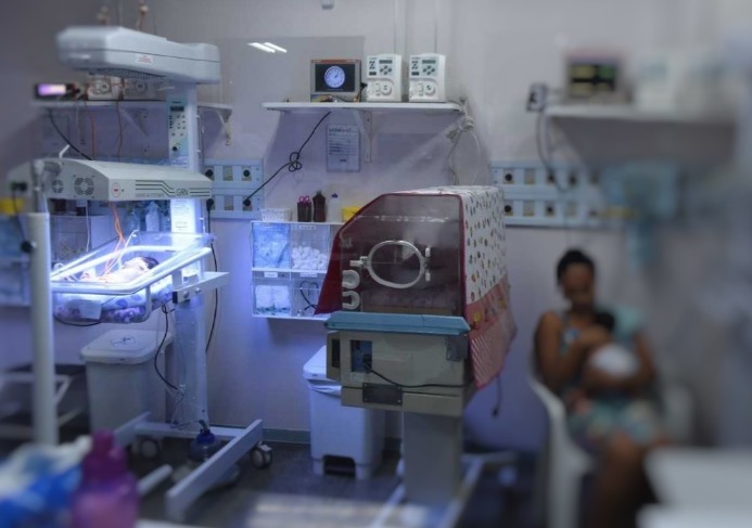 Sem técnicos, bebês entubados ficam a mercê da sorte no Instituto Dona Lindú em Manaus