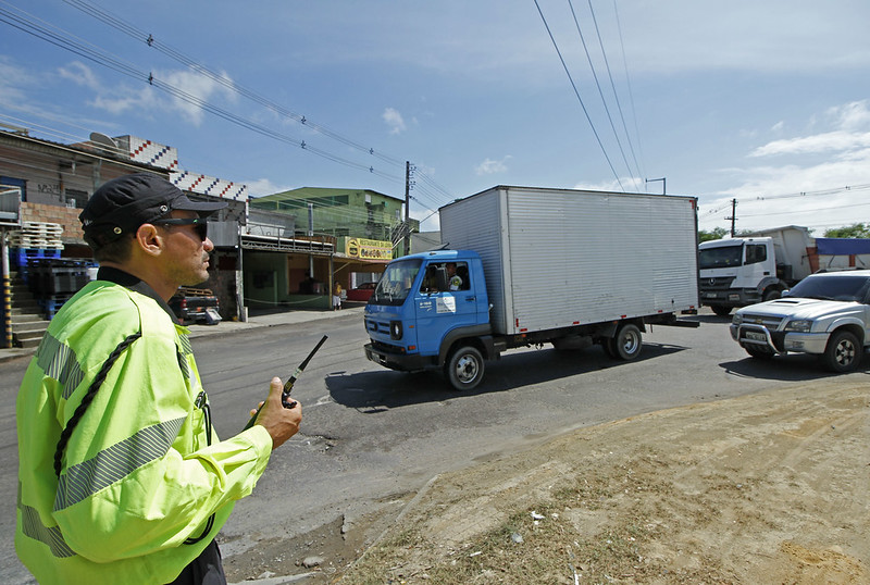 Obras avançam na bola do Armando Mendes e alteram trânsito nesta segunda