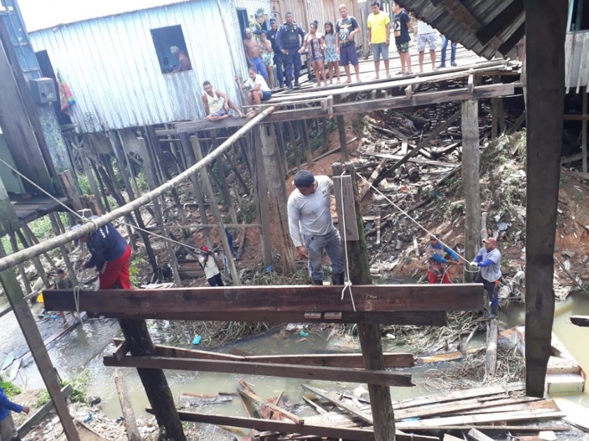 Seis pessoas ficam feridas após ponte desabar no Amazonas
