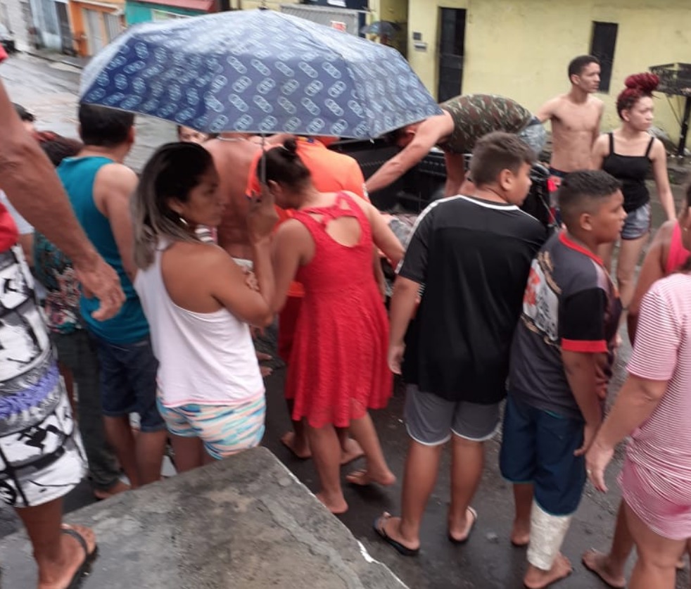 Homem esfaqueia amigo em briga durante bebedeira em Manaus