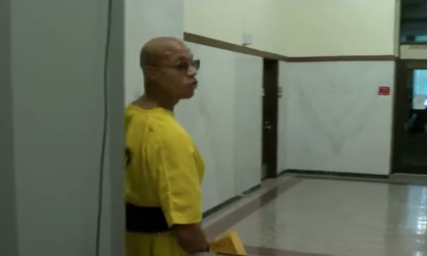 Mulher pretende se casar com detento que já matou 4 pessoas e afirma ter surtos