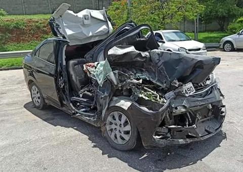 Cantor sertanejo morre após grave acidente entre carro e caminhão em São Paulo