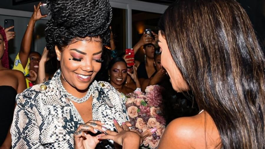 Com festa surpresa, Ludmilla casa com a namorada Brunna Gonçalves