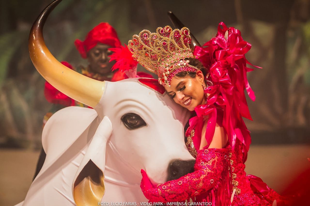Boi Garantido se pronuncia após acidente com sinhazinha da fazenda