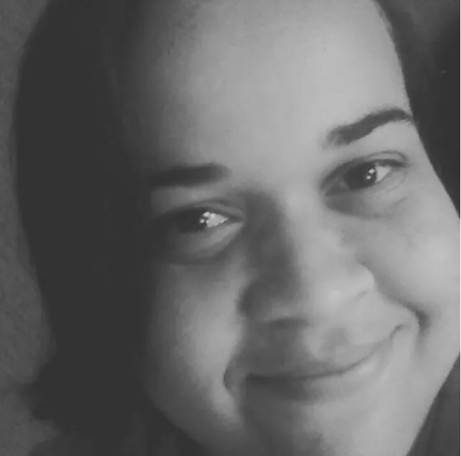 Mulher morre após fazer escova progressiva em salão de beleza