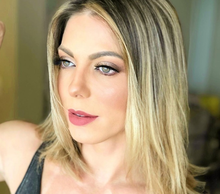 Aos 41, Sheilla Mello exibe corpão em vídeo correndo de biquíni