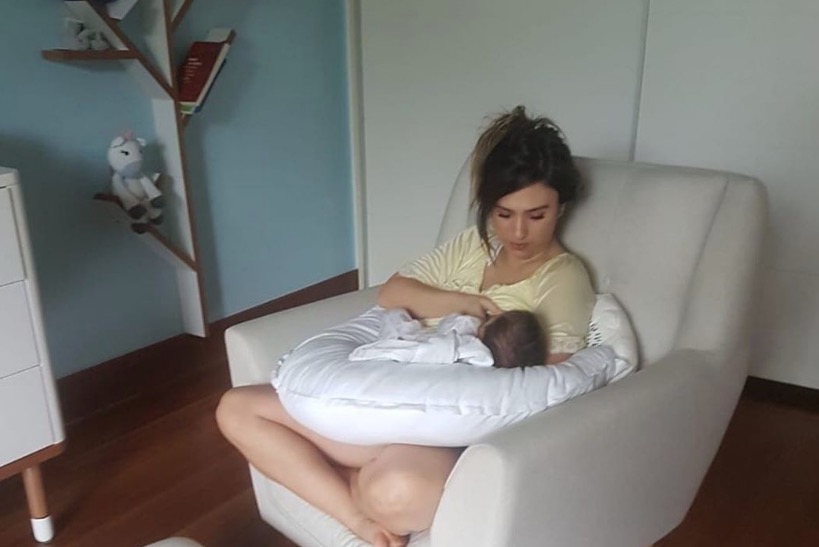 Tatá Werneck posta foto de filha usando mini-camisa do Flamengo e encanta a internet