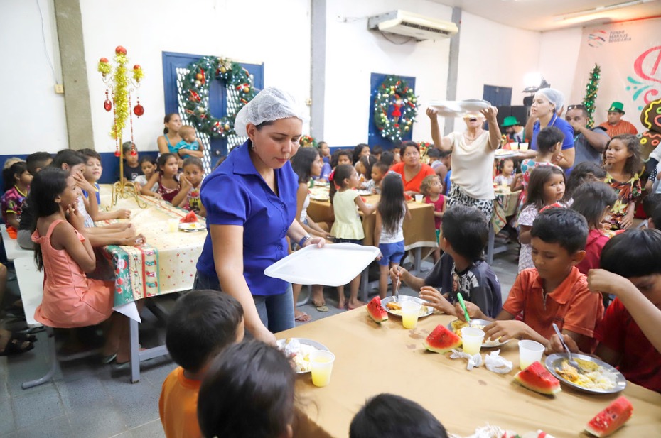 ‘Almoço Solidário’ reúne mais de 400 pessoas na zona Leste de Manaus