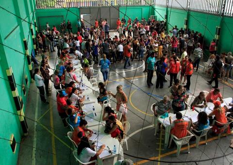 Um ano após incêndio em Educandos, prefeitura mantém ações voltadas às vítimas