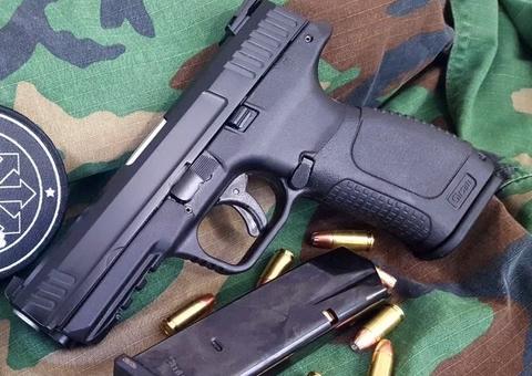 Com pistola e arma turca, dupla é presa em flagrante em Manaus