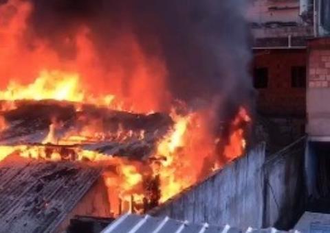 Vazamento de botija causa incêndio e destrói casa em Manaus 
