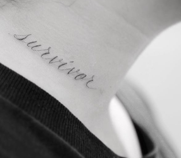 Demi Lovato faz segunda tatuagem sobre superação após quase morrer de overdose 