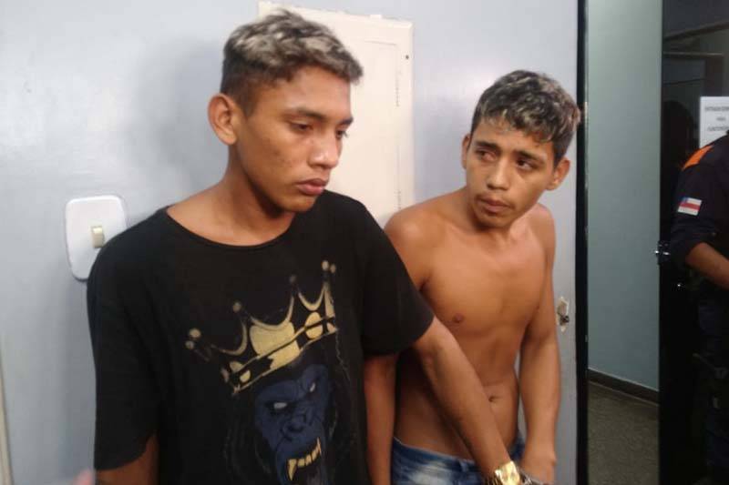 Irmãos são presos durante blitz suspeitos de roubarem moto em Manaus 