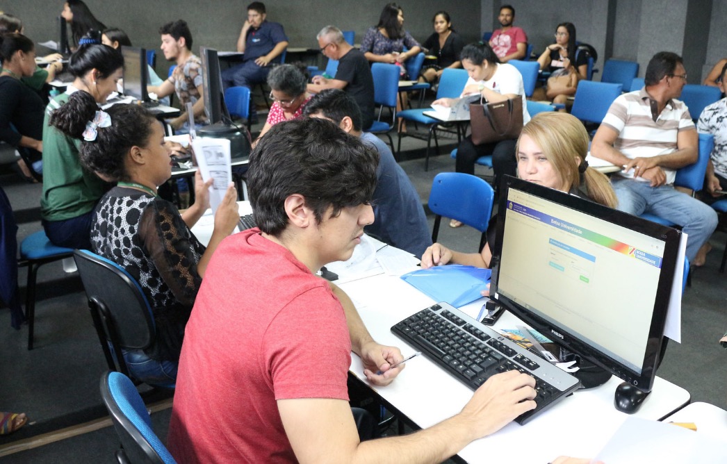 Prazo para entrega de documentos do Bolsa Universidade encerra nesta sexta