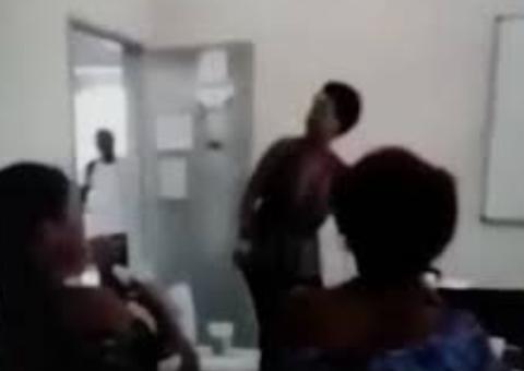 Vídeo: Professora vítima de racismo ganha homenagem de alunos