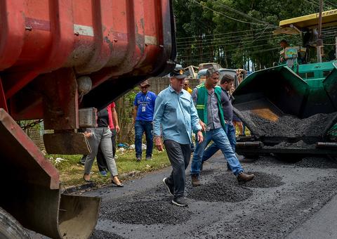 Bairros da zona Oeste de Manaus recebem recapeamento asfáltico e serviços
