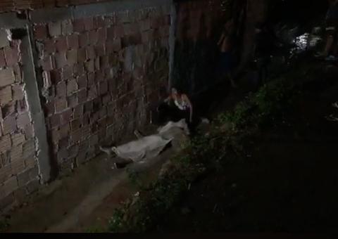 Homem é assassinado a facadas e pedradas no dia do próprio aniversário em Manaus